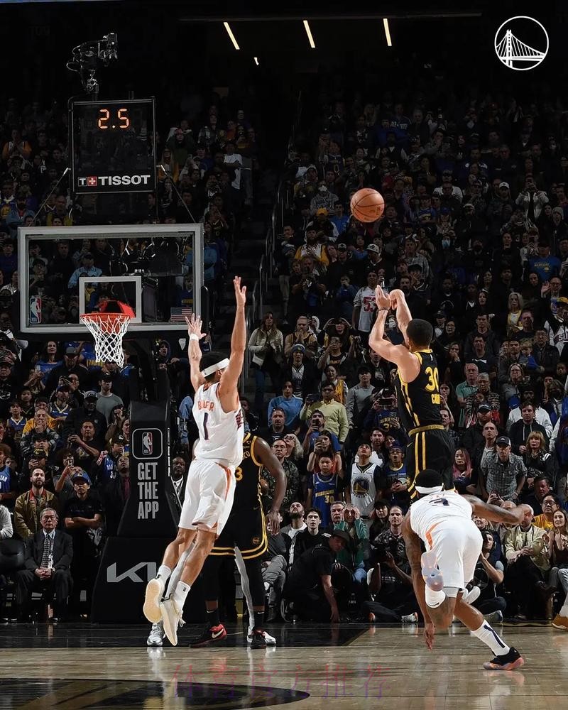 库里全场21投11中，三分11中3得到31分3篮板5助攻