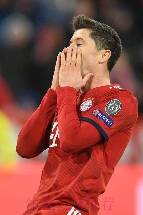 莱万:皇马并不配赢得三分 联赛很长&我们不会放弃 莱万:皇马并不配赢得三分 联赛很长&我们不会放弃